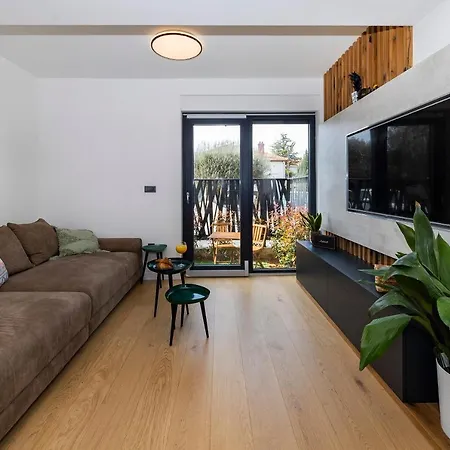 Pleasing Place Free Private Parking *